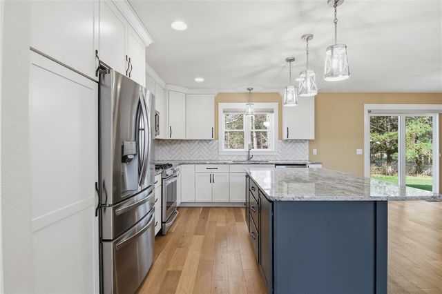 3746 Crest Ridge Court, Eau Claire, WI 54701