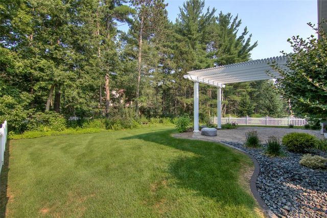 3746 Crest Ridge Court, Eau Claire, WI 54701