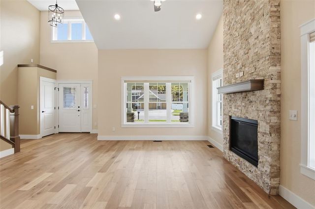 3746 Crest Ridge Court, Eau Claire, WI 54701