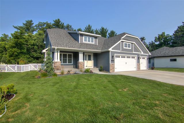 3746 Crest Ridge Court, Eau Claire, WI 54701