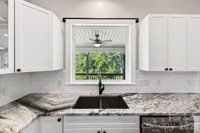 139 Ridge Road, Candler, NC 28715