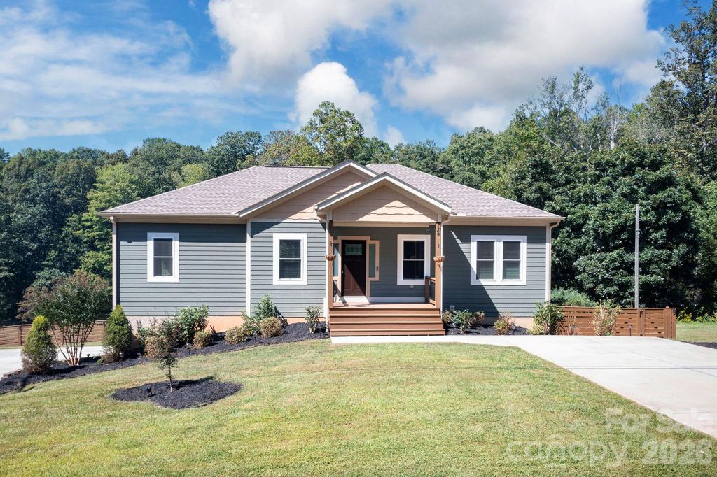 139 Ridge Road, Candler, NC 28715