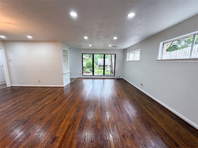 6878 Burwood Lane, Dallas, TX 75214