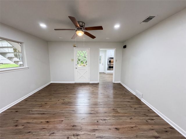 6878 Burwood Lane, Dallas, TX 75214