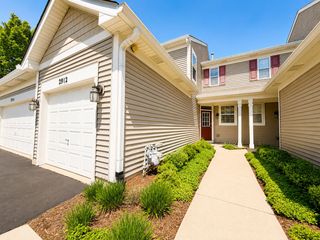 2912 White Thorn Circle, Naperville, IL 60564
