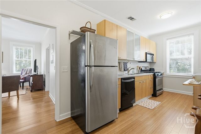 17 E 37th Street 11, Savannah, GA 31401