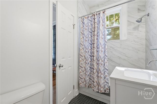 17 E 37th Street 11, Savannah, GA 31401