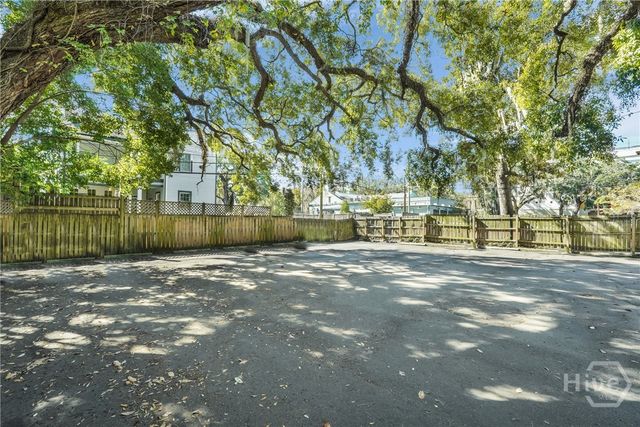 17 E 37th Street 11, Savannah, GA 31401