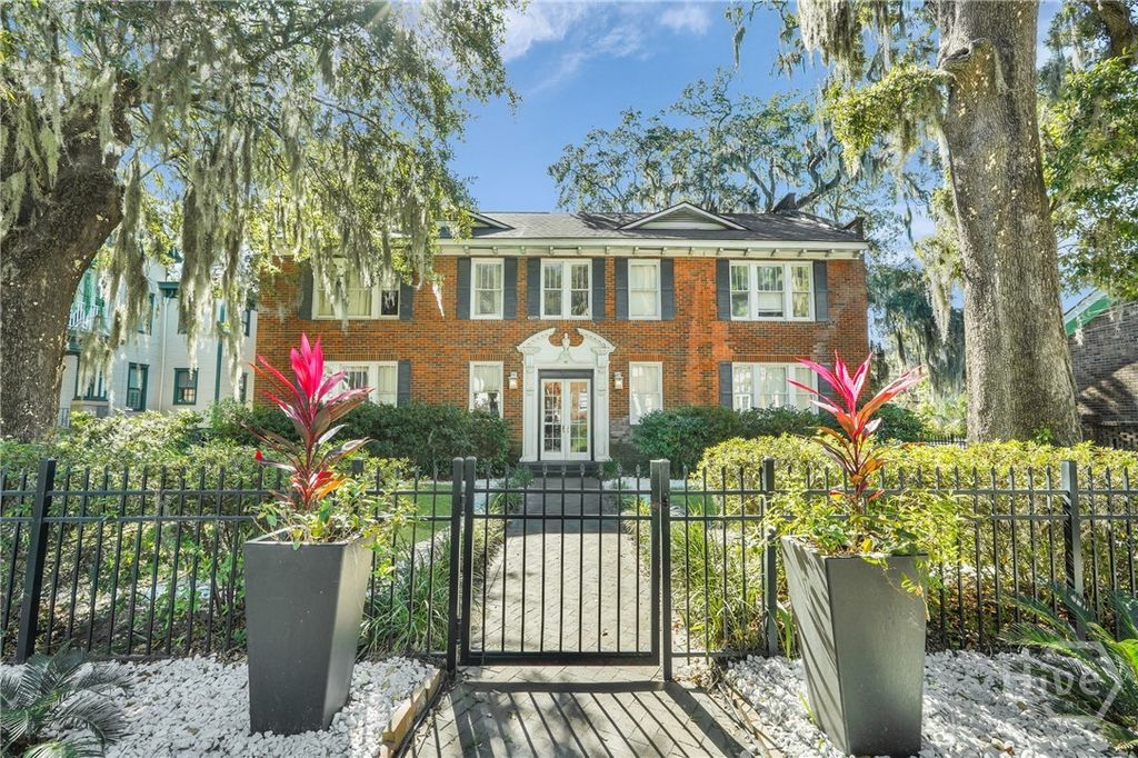 17 E 37th Street 11, Savannah, GA 31401