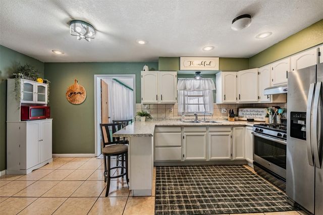 39048 BLUE JAY AVENUE, Zephyrhills, FL 33542