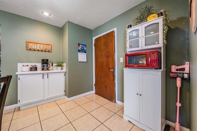 39048 BLUE JAY AVENUE, Zephyrhills, FL 33542