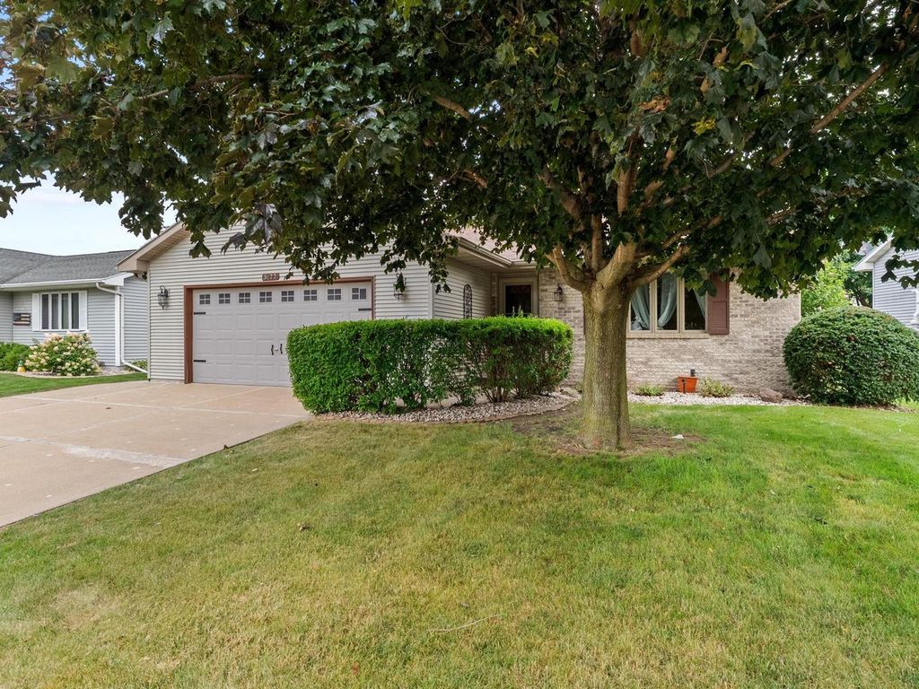 3177 Bellfield DRIVE, Oshkosh, WI 54904