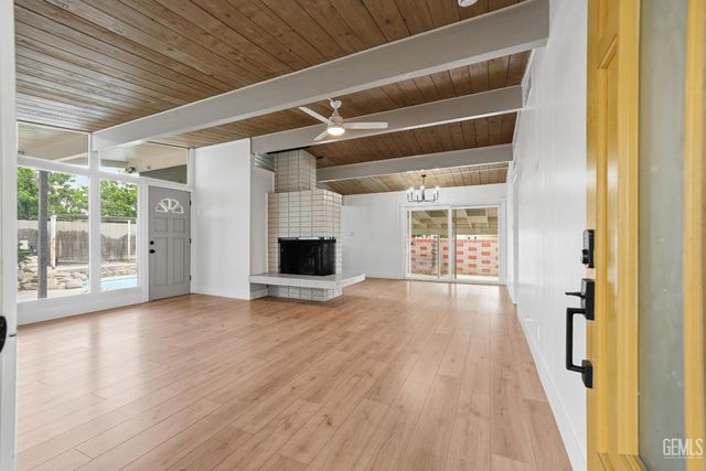 3025 Peerless Avenue, Bakersfield, CA 93308