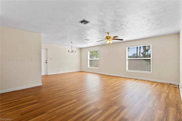 579 13th ST N, Naples, FL 34102