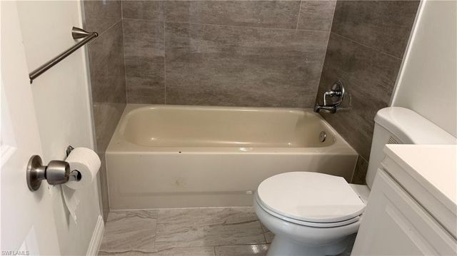 579 13th ST N, Naples, FL 34102