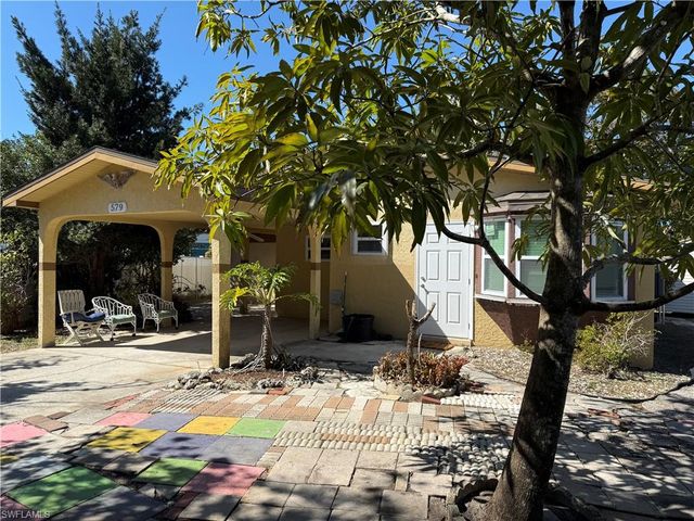 579 13th ST N, Naples, FL 34102