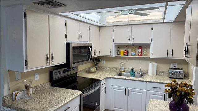 579 13th ST N, Naples, FL 34102