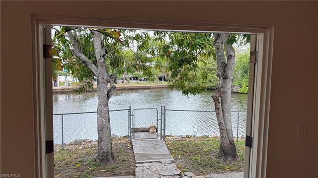 579 13th ST N, Naples, FL 34102