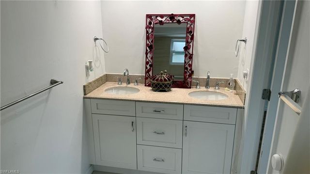 579 13th ST N, Naples, FL 34102