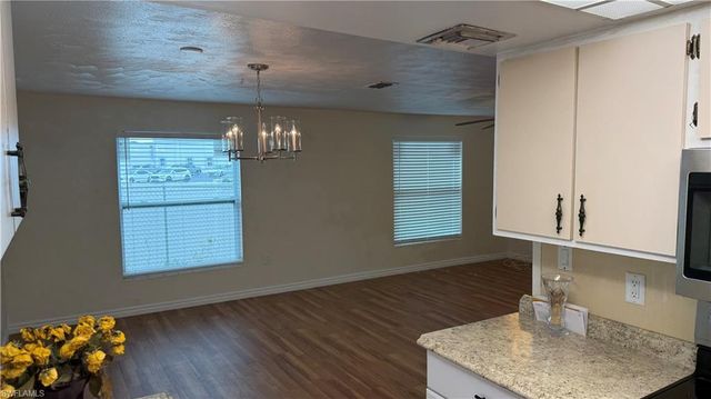 579 13th ST N, Naples, FL 34102