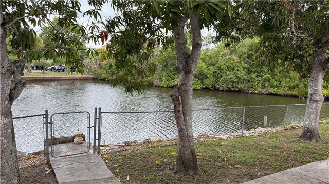 579 13th ST N, Naples, FL 34102