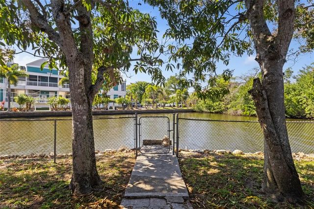 579 13th ST N, Naples, FL 34102