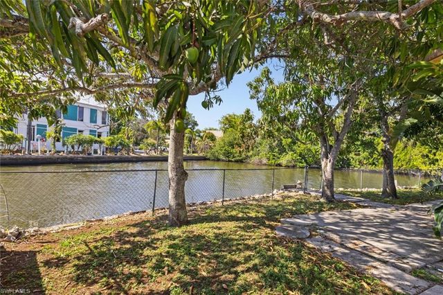 579 13th ST N, Naples, FL 34102