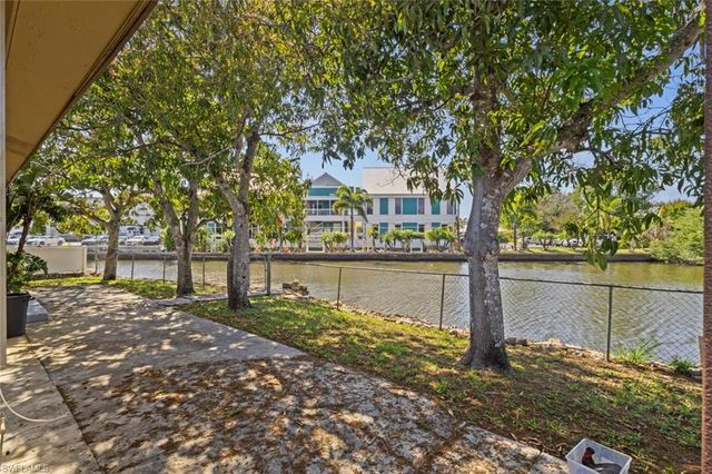 579 13th ST N, Naples, FL 34102