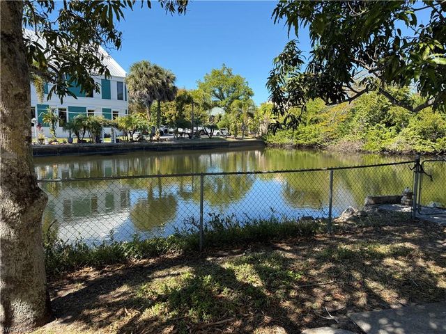 579 13th ST N, Naples, FL 34102