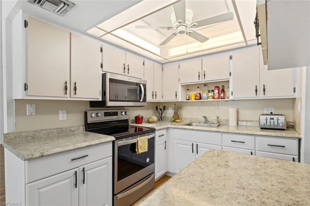 579 13th ST N, Naples, FL 34102