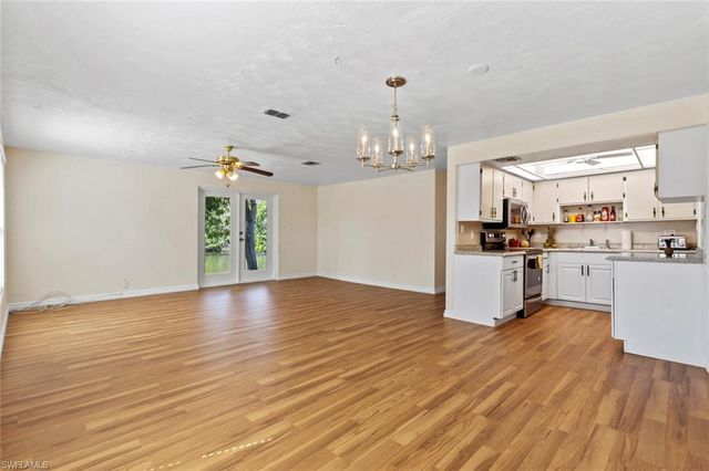 579 13th ST N, Naples, FL 34102