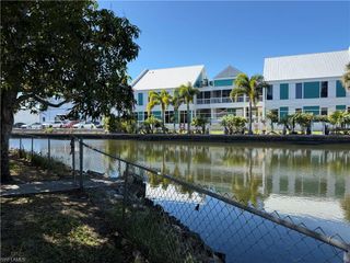 579 13th ST N, Naples, FL 34102