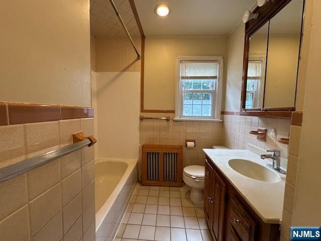 31 Oak Street, Oakland, NJ 07436