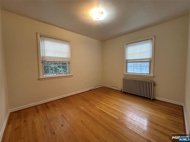 31 Oak Street, Oakland, NJ 07436