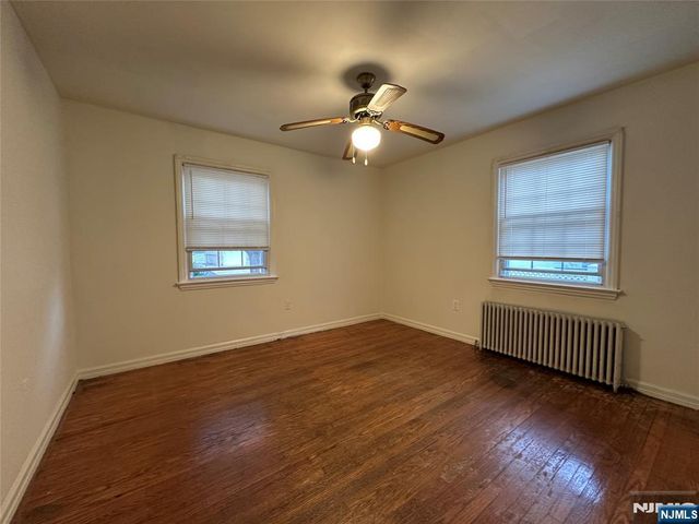 31 Oak Street, Oakland, NJ 07436