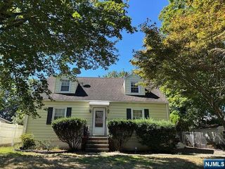 31 Oak Street, Oakland, NJ 07436
