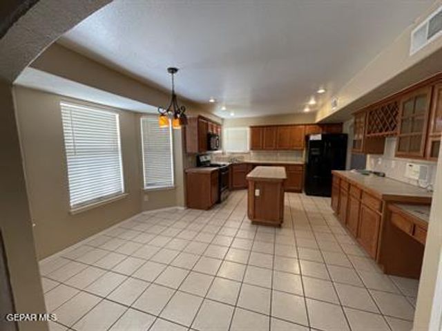 12500 SETTING SUN Drive, El Paso, TX 79938