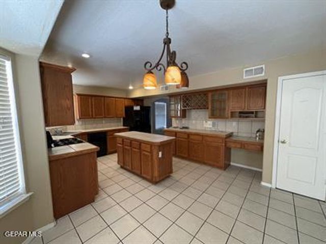 12500 SETTING SUN Drive, El Paso, TX 79938