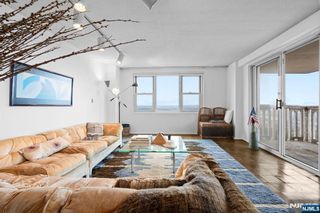 555 North Avenue 22R, Fort Lee, NJ 07024