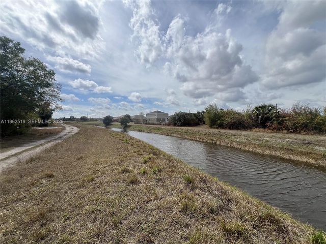 1913 Roderick Ln, Lehigh Acres, FL 33972