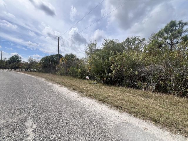 1913 Roderick Ln, Lehigh Acres, FL 33972