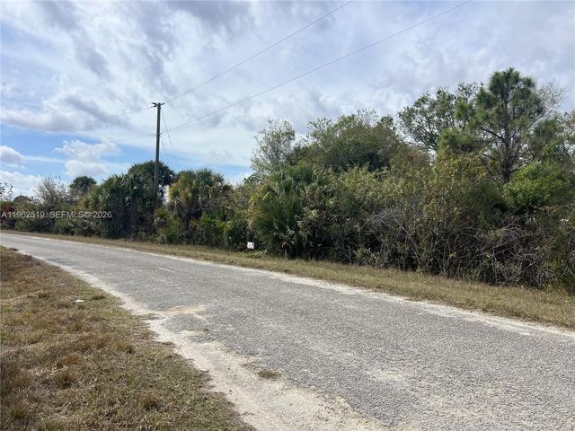 1913 Roderick Ln, Lehigh Acres, FL 33972