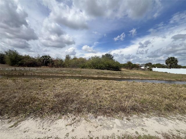 1913 Roderick Ln, Lehigh Acres, FL 33972