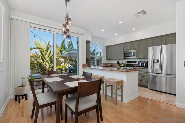 382 Carmel Creeper Place, Encinitas, CA 92024