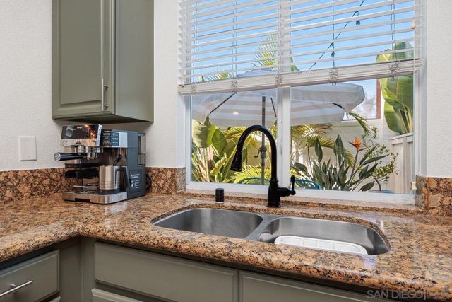 382 Carmel Creeper Place, Encinitas, CA 92024
