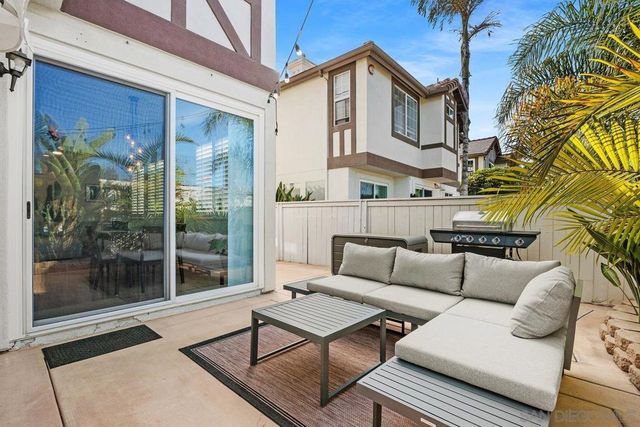 382 Carmel Creeper Place, Encinitas, CA 92024