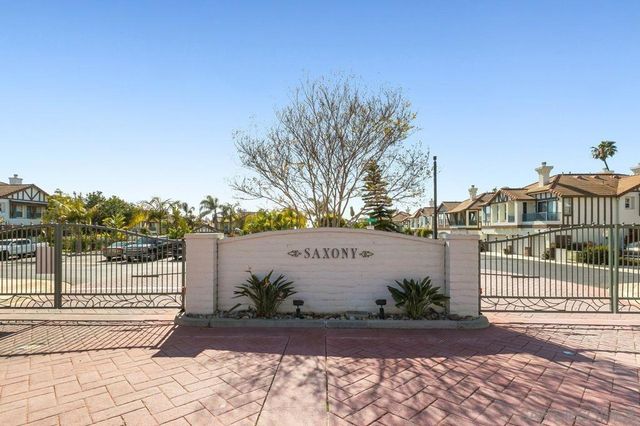 382 Carmel Creeper Place, Encinitas, CA 92024