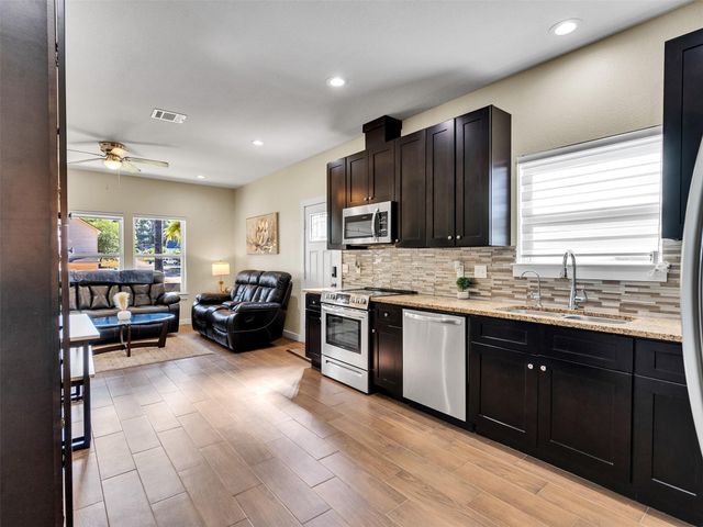 16984 W Juneau, Montgomery, TX 77316