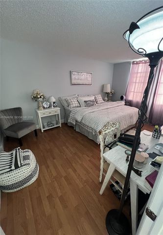 8900 Washington Boulevard 402, Pembroke Pines, FL 33025