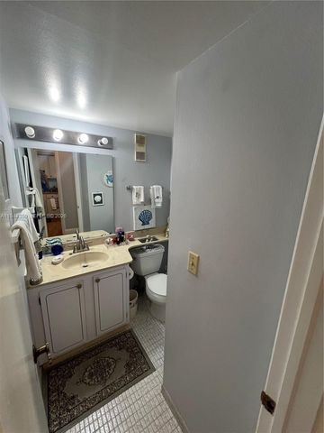 8900 Washington Boulevard 402, Pembroke Pines, FL 33025